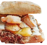 Sándwich gourmet de Sanguchería DoceTrece con carne mechada, queso derretido y camarones, servido en pan artesanal dorado